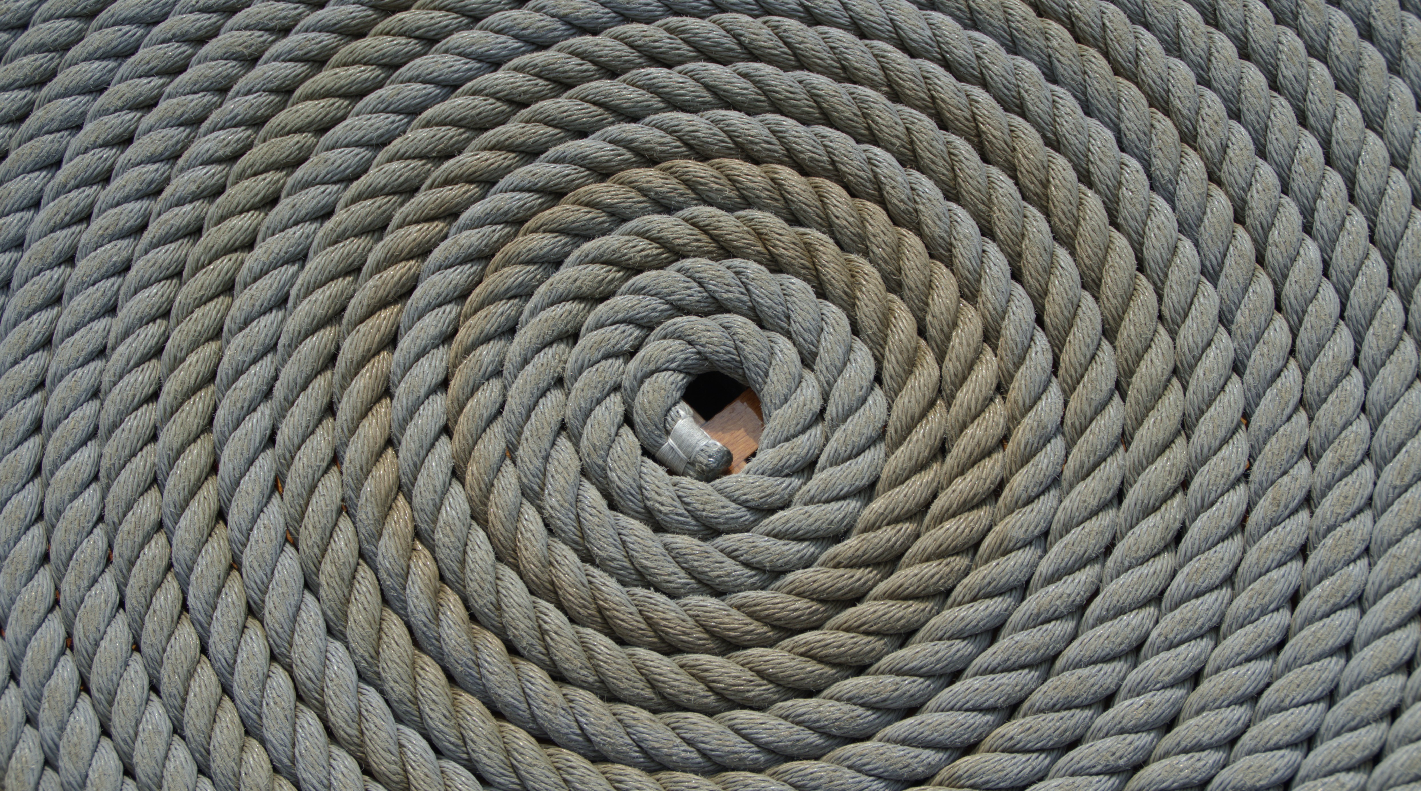 Nautisk rope in a circle.
